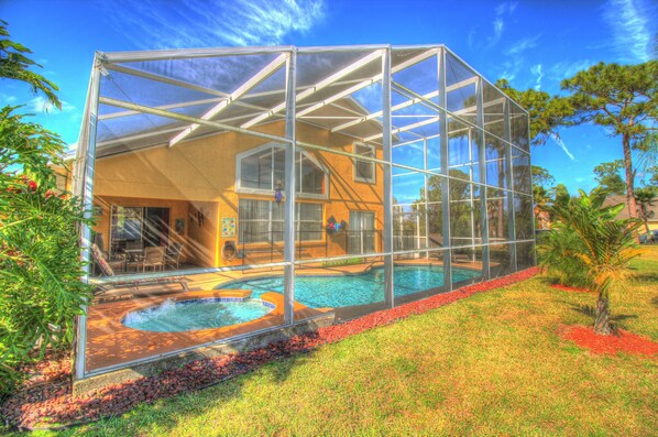 Outdoor pool, a heated pool - Adventure Villa - Heated Pool & Spa - Themed Rooms - Min. to Disney - Game room (Davenport)