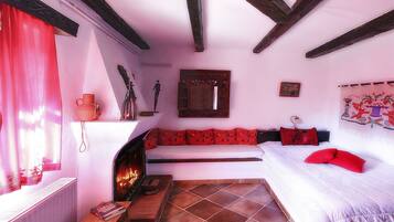 House, 4 Bedrooms | Soundproofing, free WiFi, bed sheets