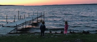 Lake Dreamin-Seneca Lake-Waterfront-Hot Tub-Wine Trail, 100ft Private Level Beach-Pets OK