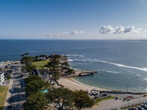Beach nearby, sun loungers, beach towels - Closest Home to Lover's Point and Steps from the Beach. 
Completely Remodeled! (Pacific Grove)