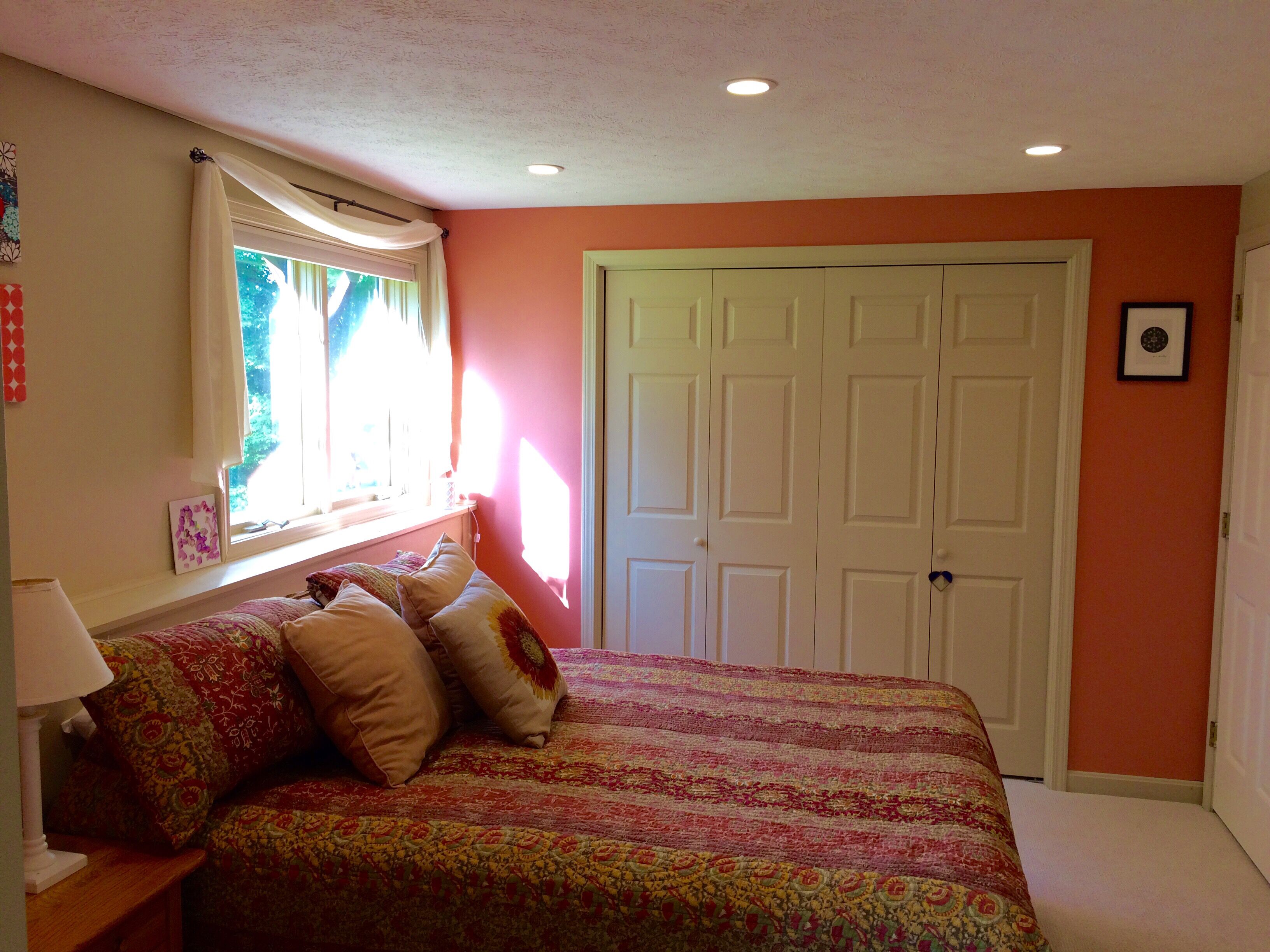 2nd bedroom - queen bed