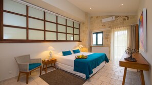 6 bedrooms, iron/ironing board, free WiFi, bed sheets