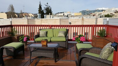 Modern Downtown Victorian/High Walk & Transit Score - Restaurants/Store/