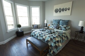 2 habitaciones, tabla de planchar con plancha, wifi y ropa de cama 