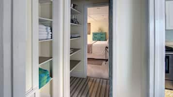 2 bedrooms, iron/ironing board, travel cot, free WiFi