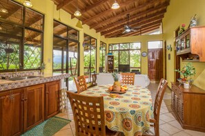 تناول الطعام