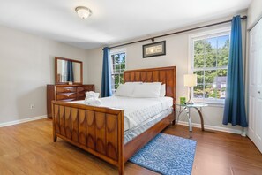 4 soverom, safe på rommet, strykejern/-brett og reiseseng for barn