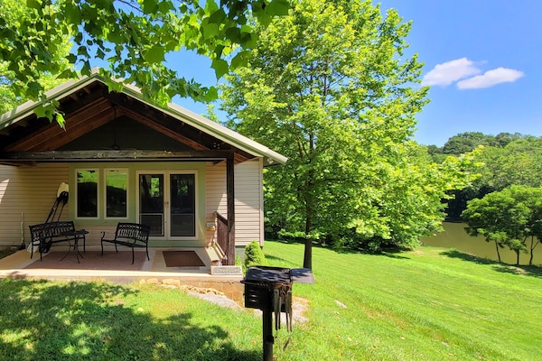 Fireflies Cabin along the NewRiver