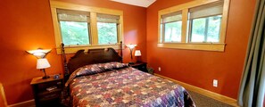 1 bedroom, iron/ironing board, travel cot, free WiFi -  Cozy Cabin,heated floors on New River
... Pets Welcome (Draper)
