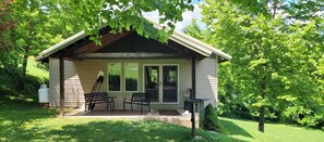 Exterior -  Cozy Cabin,heated floors on New River
... Pets Welcome (Draper)