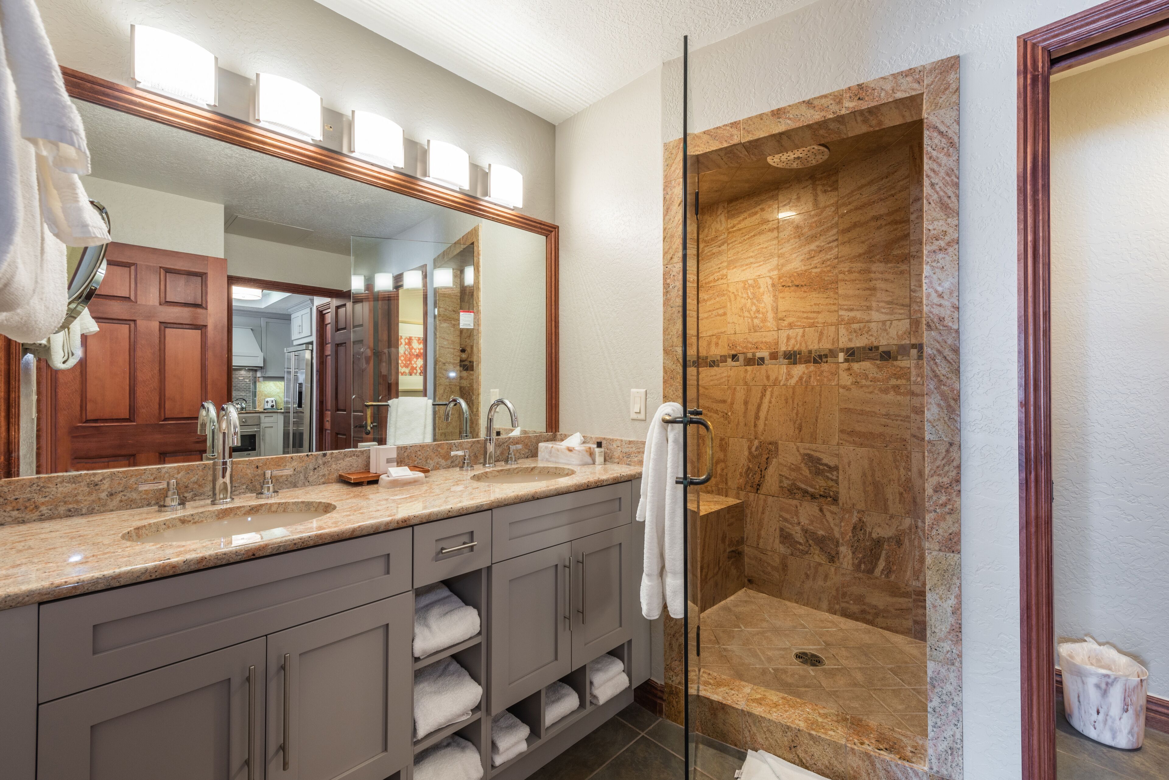 Shower, jetted tub, hair dryer, towels