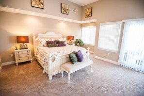 4 bedrooms, iron/ironing board, travel cot, free WiFi - New 4BR Beach Block Home-Location, Location, Location! (Brigantine)
