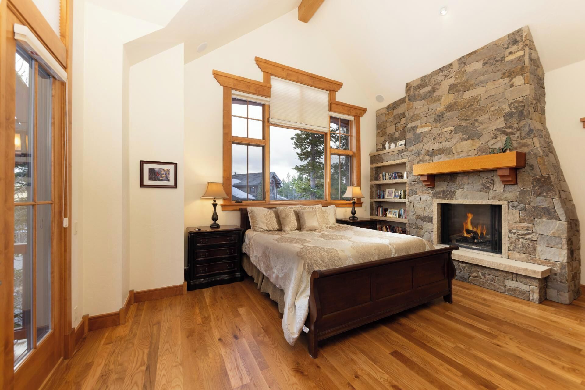 5 bedrooms, iron/ironing board, free WiFi, bed sheets