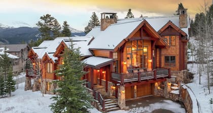 Timber Trail Lodge: Hot Tub, Private Shuttle, Pool Table, Sauna