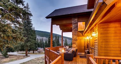 Timber Creek Retreat: Hot Tub, Pool Table, Ping Pong, Foosball, Grill