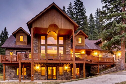 Timber Creek Retreat: Hot Tub, Pool Table, Ping Pong, Foosball, Grill