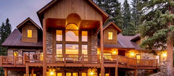 Timber Creek Retreat: Virtual Tour, Hot Tub, Pool Table, Ping Pong, Foosball