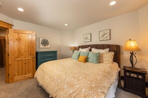 4 slaapkamers, een strijkplank/strijkijzer, gratis wifi, beddengoed