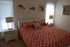 4 bedrooms, iron/ironing board, travel crib, free WiFi - Beautiful Waterside Villa For Rent In Orlando (Clermont)