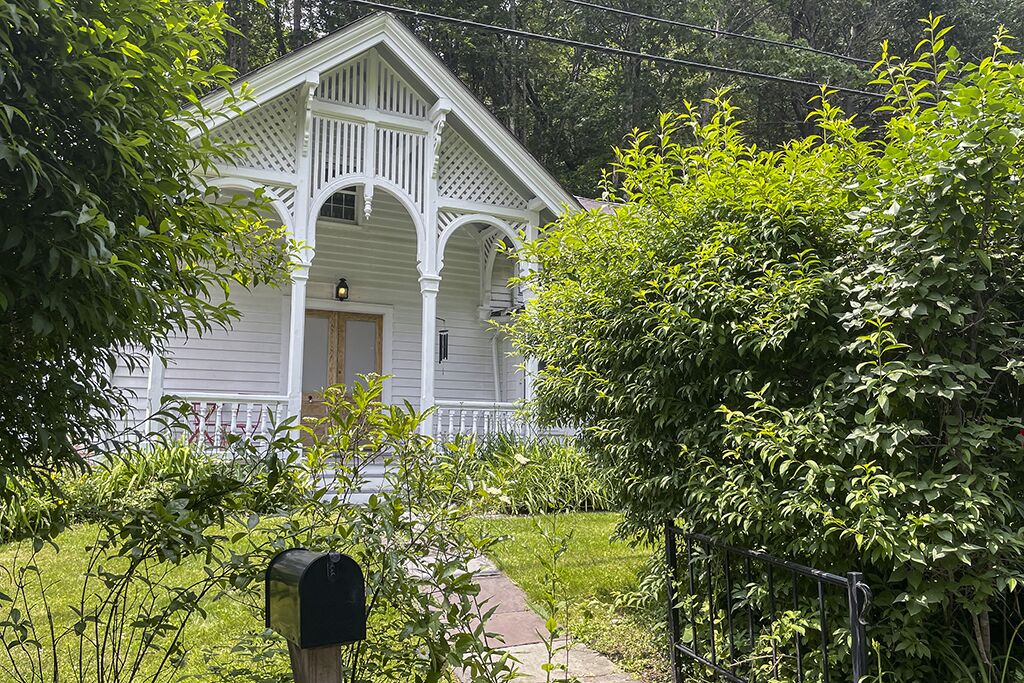 Woodstock - Private 8-Room House Secluded, Private Stream with AC