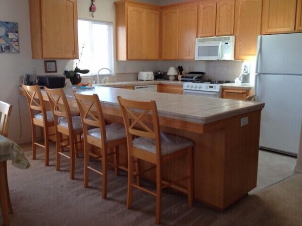 Fridge, microwave, oven, stovetop - Relax by Pismo Beach in your 3-bedroom Oceano retreat (Oceano)