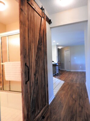 Interior - Escape 2 the lake - Oversized pool, private lake access & dock for canal fishing (Lake Placid)