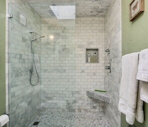 Shower, eco-friendly toiletries, hair dryer, bidet -  MOROCCAN POOL/SPA VILLA IN PALM SPRINGS DEEPWELL NEIGHBORHOOD
  PS ID106 (Palm Springs)