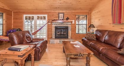 AMAZING LOG TREEHOUSE CABIN ON THE COLORADO RIVER
