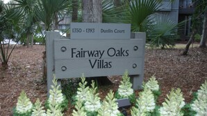 A sign for Fairway Oaks Villas with a number range and a name. - Gorgeous Fairway Oaks Villa, 100 yards from the beach (Kiawah)