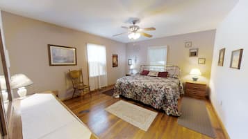 2 bedrooms, iron/ironing board, free WiFi, bed sheets
