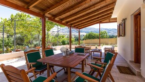 Outdoor dining - Gorgeous Villa With Pool & Gardens (Agios Vasileios)