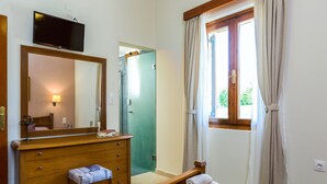 Villa | 3 bedrooms, iron/ironing board, internet, bed sheets - Gorgeous Villa With Pool & Gardens (Agios Vasileios)