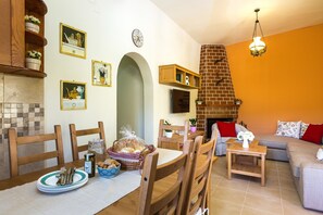 Villa | Cuisine privée | Réfrigérateur, four à micro-ondes, un four, surface de cuisson