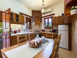 Villa | Eigene Küche | Kühlschrank, Mikrowelle, Ofen, Herdplatte