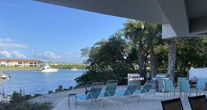 Huge Waterfront Condo With Heated Pool.
