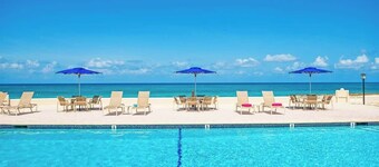 Georgetown Villas #113 on Seven Mile Beach & Pool