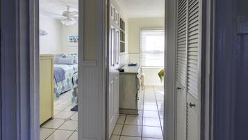 2 slaapkamers, een strijkplank/strijkijzer, reisbedje, gratis wifi