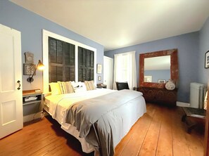 5 chambres, bureau, fer et planche à repasser, lit parapluie