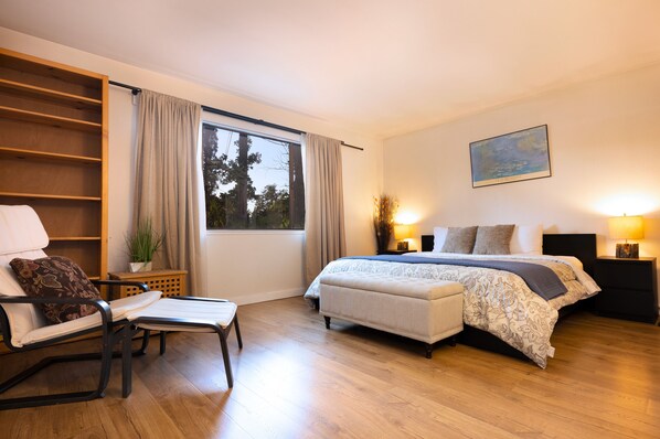 2 bedrooms, desk, iron/ironing board, travel cot