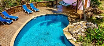 Privat familjevänlig havsutsikt, oas med pool. Nära till allt.