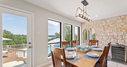 Lake Travis Oasis, Pool, Hot Tub, Lake Views, Near Marinas & Austin!