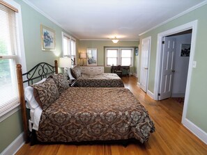 4 bedrooms, desk, iron/ironing board, internet - Spacious home in a quiet neighborhood (Atlantic City)