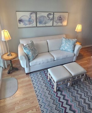 Flat-screen TV, DVD player, books - 3rd-Floor Coastal Hideaway/1 bdrm condo w/Pool. Steps from Beach! (Carolina Beach)