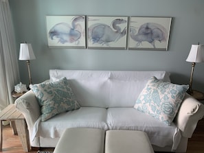 Flat-screen TV, DVD player, books - Your wave is waiting, come on down! Get away from it all and relax on the beach! (Carolina Beach)