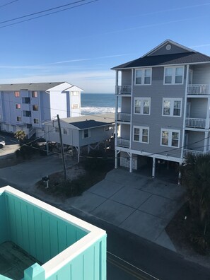Exterior - Your wave is waiting, come on down! Get away from it all and relax on the beach! (Carolina Beach)