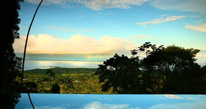 Pura Uvita - Whale's Tail Ocean View, brandneues Haus mit Salzwasser-Infinity-Pool