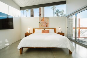 4 bedrooms, desk, iron/ironing board, WiFi