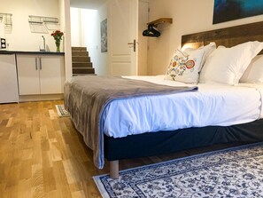 7 Schlafzimmer, Schreibtisch, Bügeleisen/Bügelbrett, kostenloses WLAN