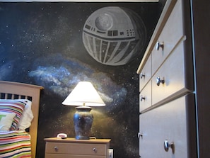 5 bedrooms, desk, iron/ironing board, travel crib