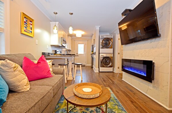 Téléviseur connecté, foyer, livres